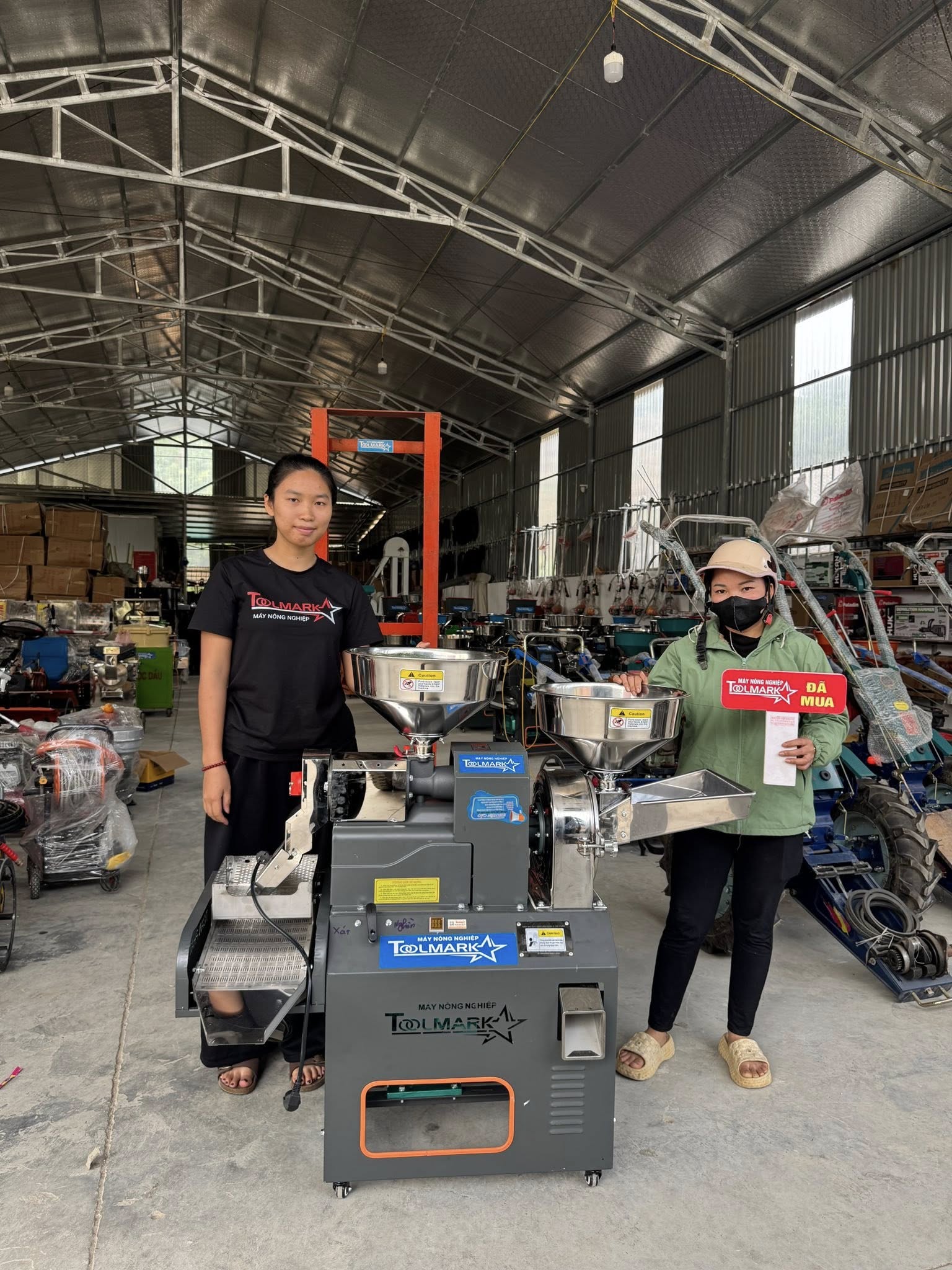 Khách hàng nhận máy TM01 tại Yên Bái