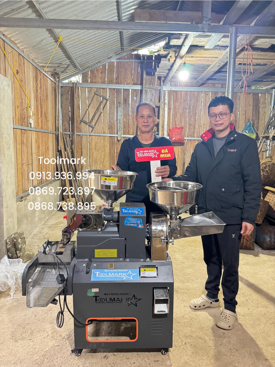 Khách hàng nhận máy TM01 tại Nghệ An