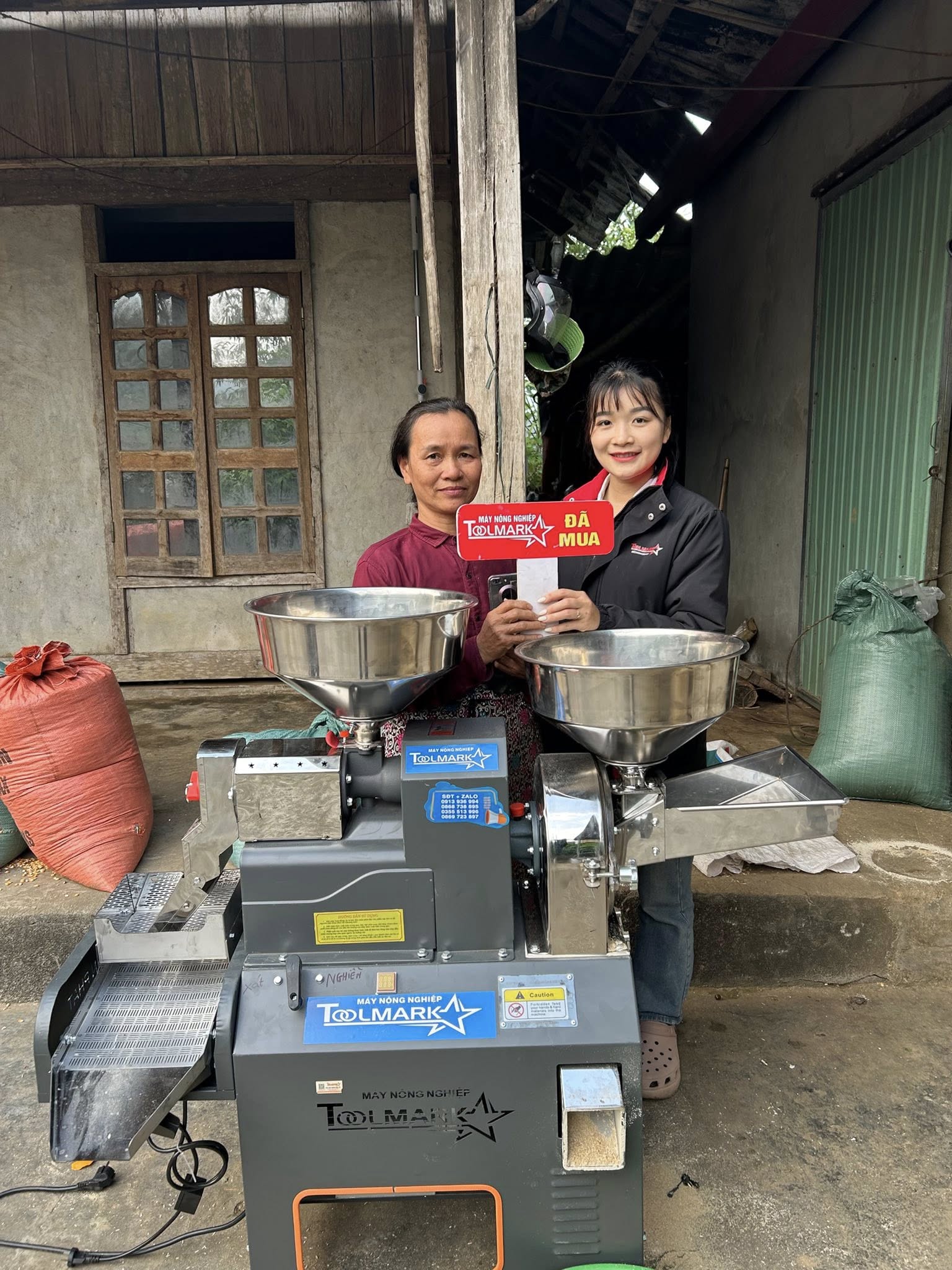 Khách hàng nhận máy TM01 tại Đắk Lắk